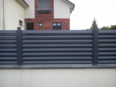 Okenicové (lamelové) hliníkové ploty