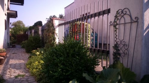 Jednoduchý tyčkový hliníkový plot