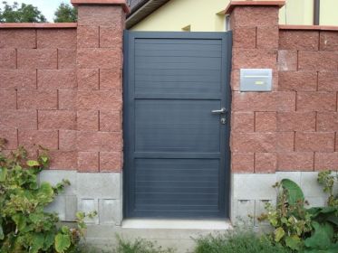 Plné hliníkové ploty bez průhledu