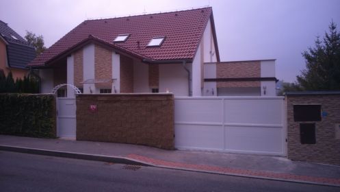 Plné hliníkové ploty bez průhledu