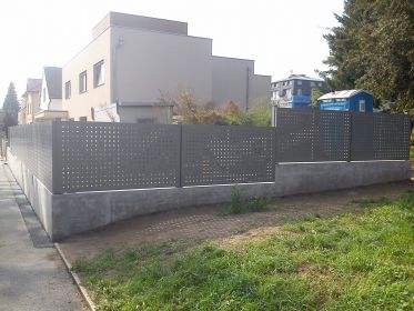 Plné hliníkové ploty bez průhledu