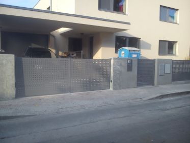 Plné hliníkové ploty bez průhledu