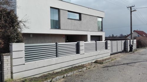 Plné hliníkové ploty bez průhledu