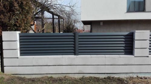 Plné hliníkové ploty bez průhledu