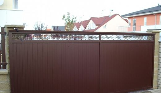 Plné ploty bez průhledu