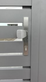 branka s vodorovnou výplní před rámem z profilu 80x20 mm, barva RAL 9007