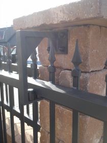 Hliníkové samonosné brány