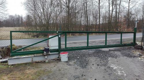 Hliníkové samonosné brány