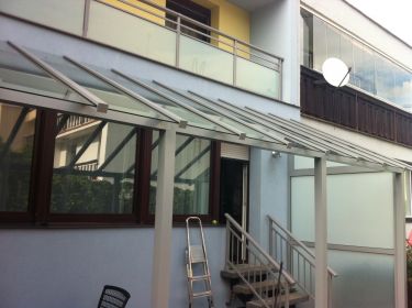 Pergoly, stříšky a garážová stání