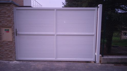 Křídlové hliníkové brány